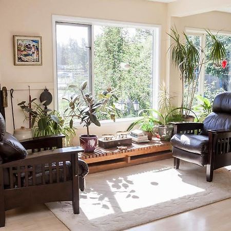 Hidden Valley Bed And Breakfast Уайтхорс Екстериор снимка