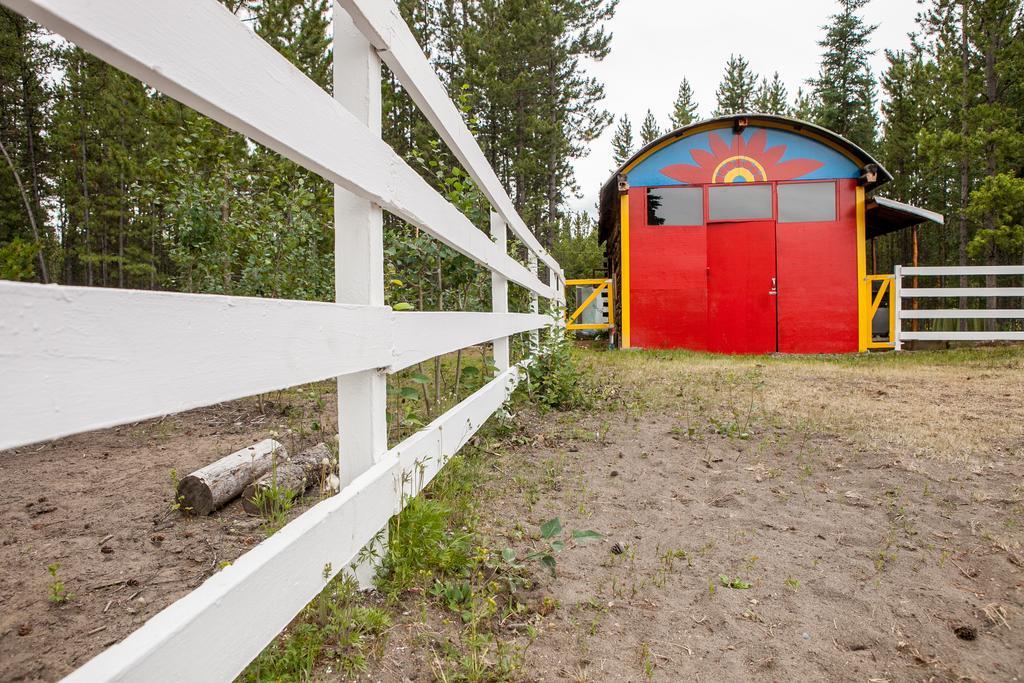 Hidden Valley Bed And Breakfast Уайтхорс Екстериор снимка